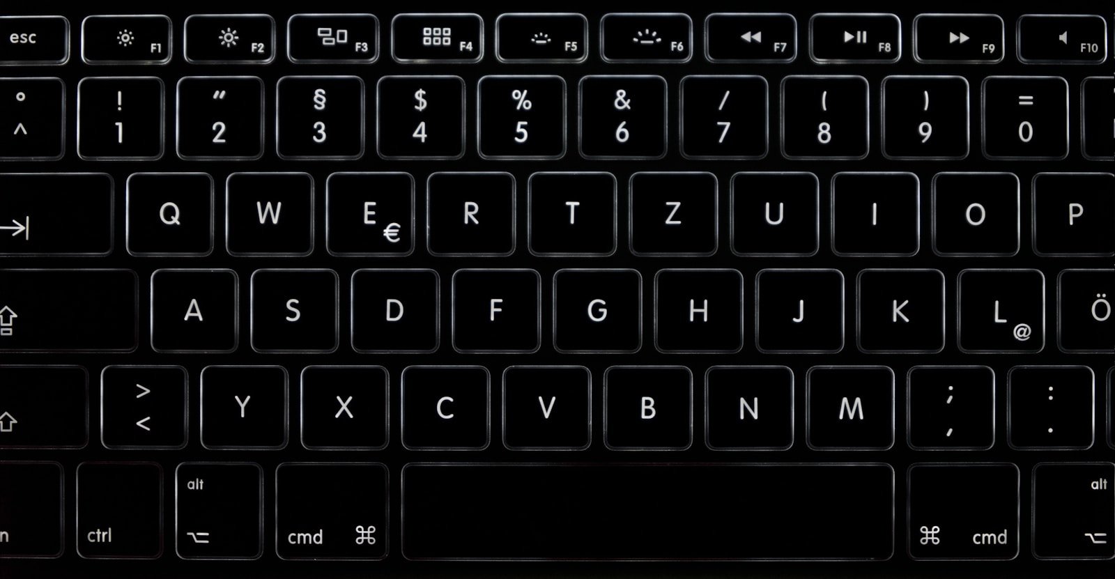black computer keyboard