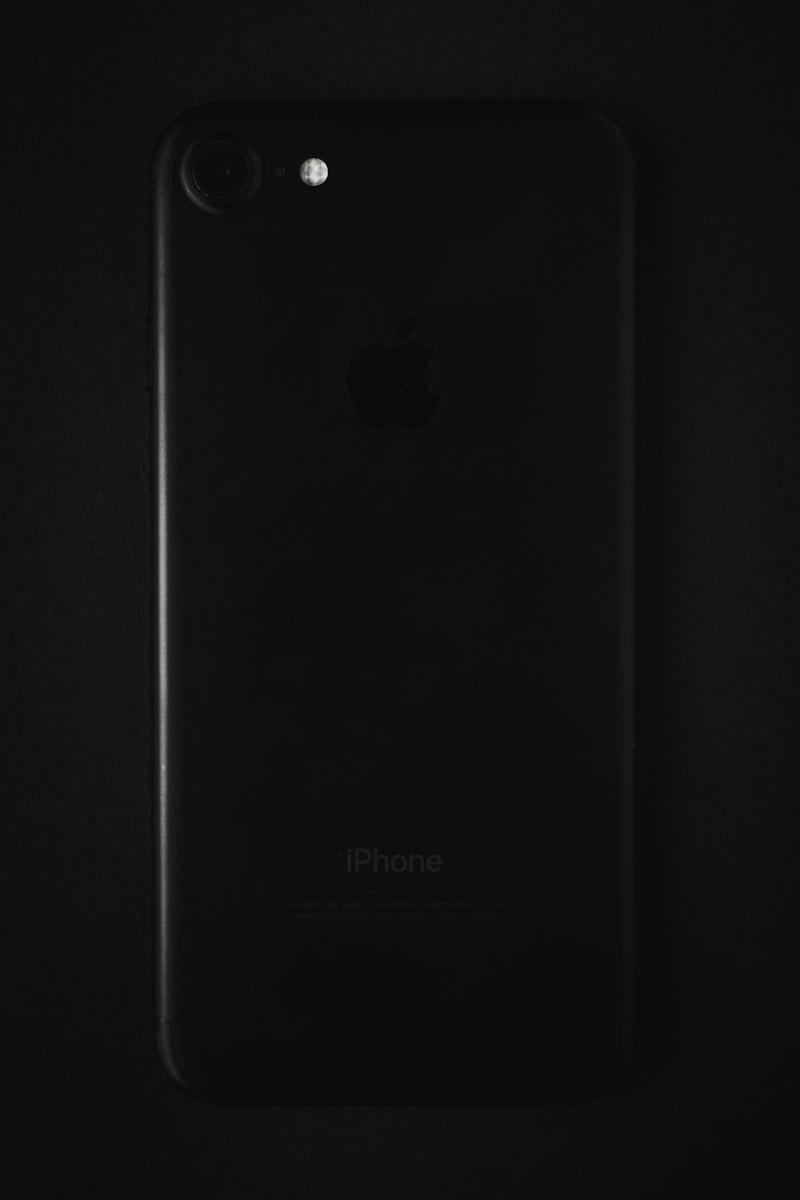 black samsung galaxys 6 edge