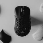 a black and white photo of a computer mouse